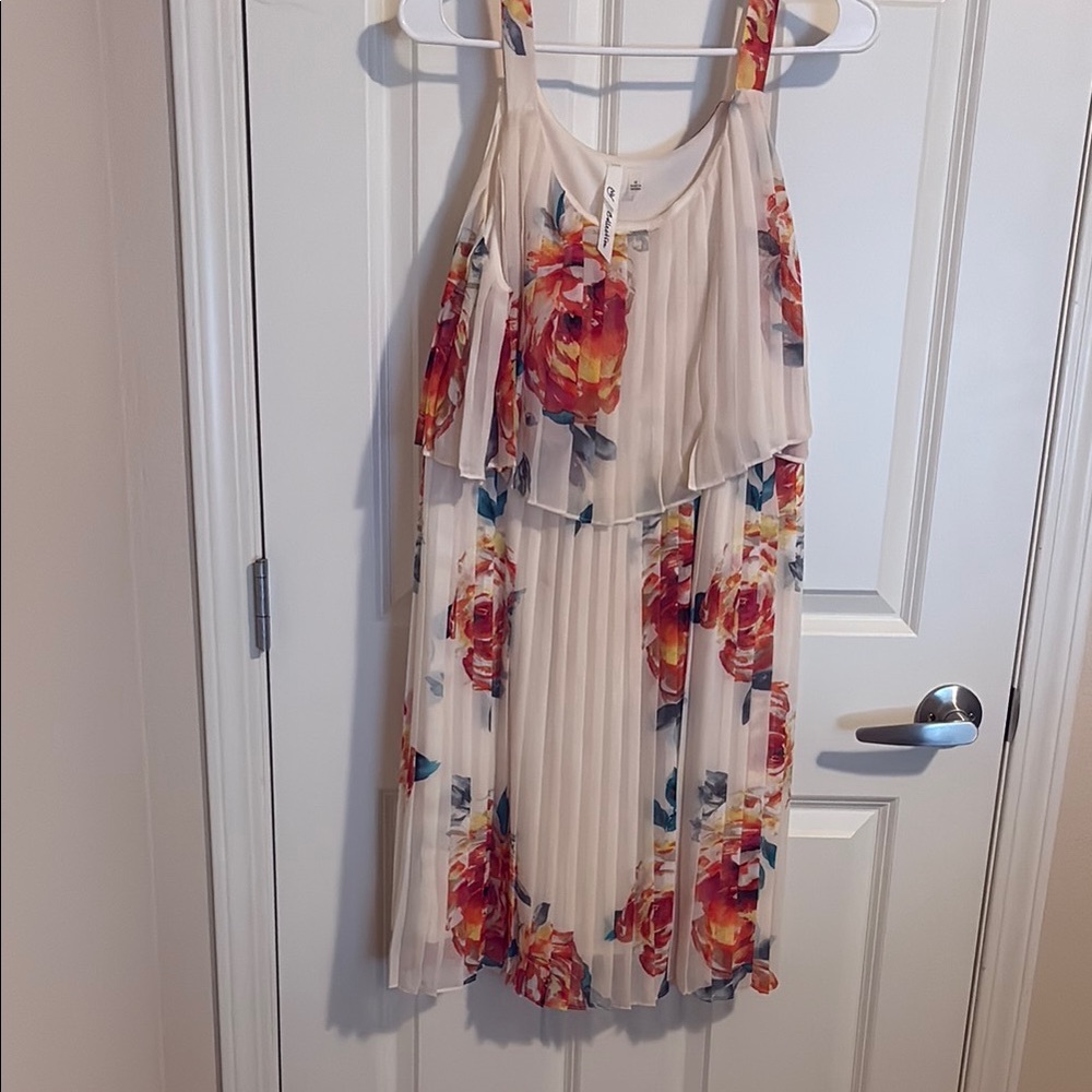 Chic Floral Midi Dress - Cream and Red